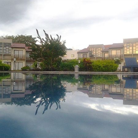 Luwansa Beach Resort Labuan Bajo Esterno foto