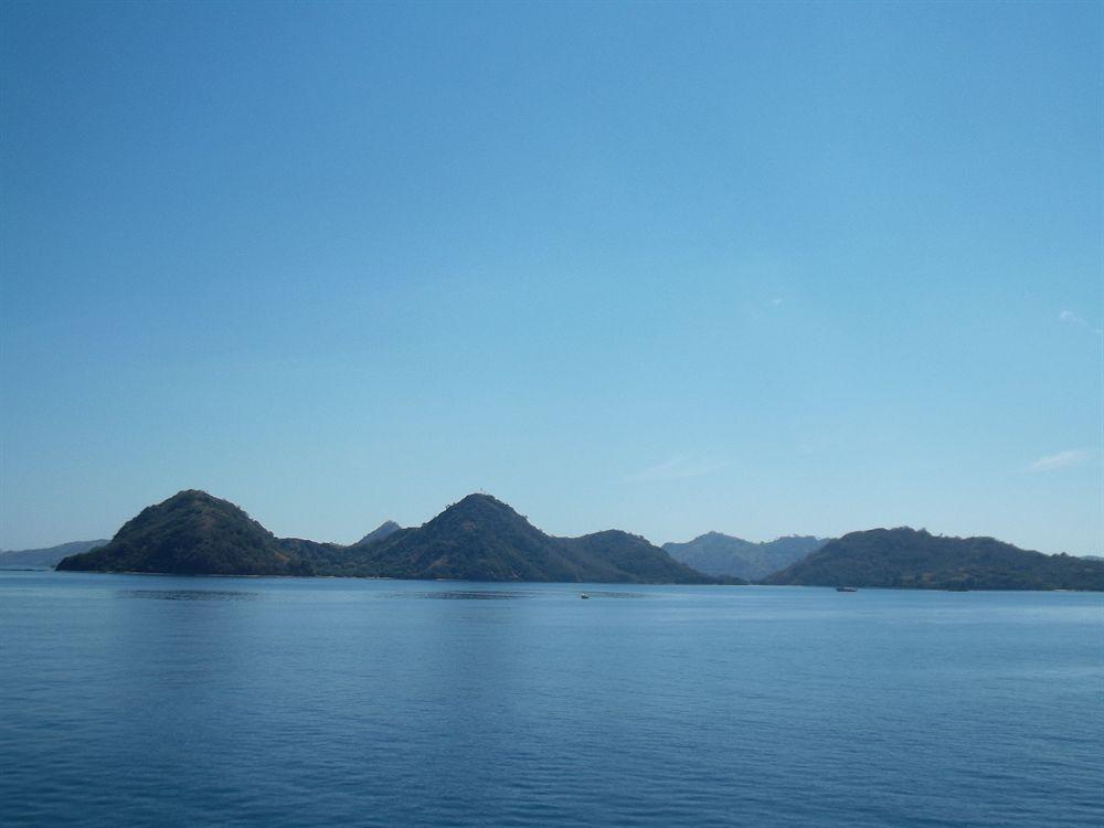 Luwansa Beach Resort Labuan Bajo Esterno foto