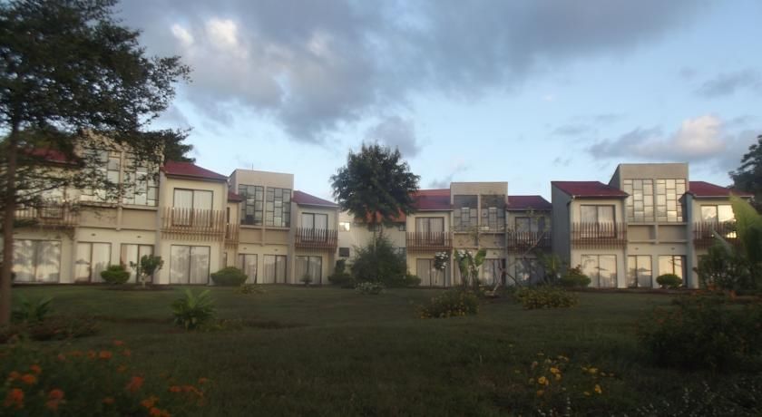 Luwansa Beach Resort Labuan Bajo Esterno foto