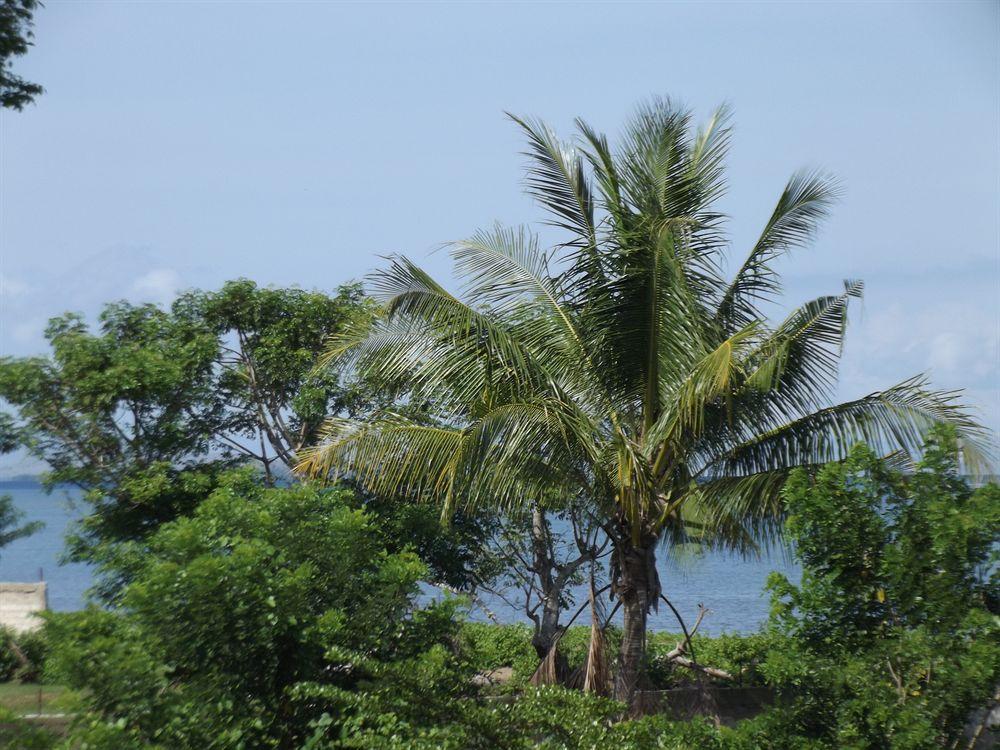 Luwansa Beach Resort Labuan Bajo Esterno foto