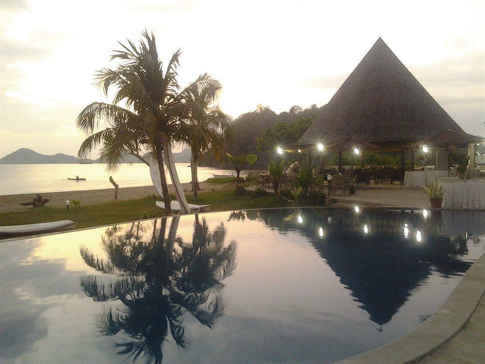Luwansa Beach Resort Labuan Bajo Esterno foto