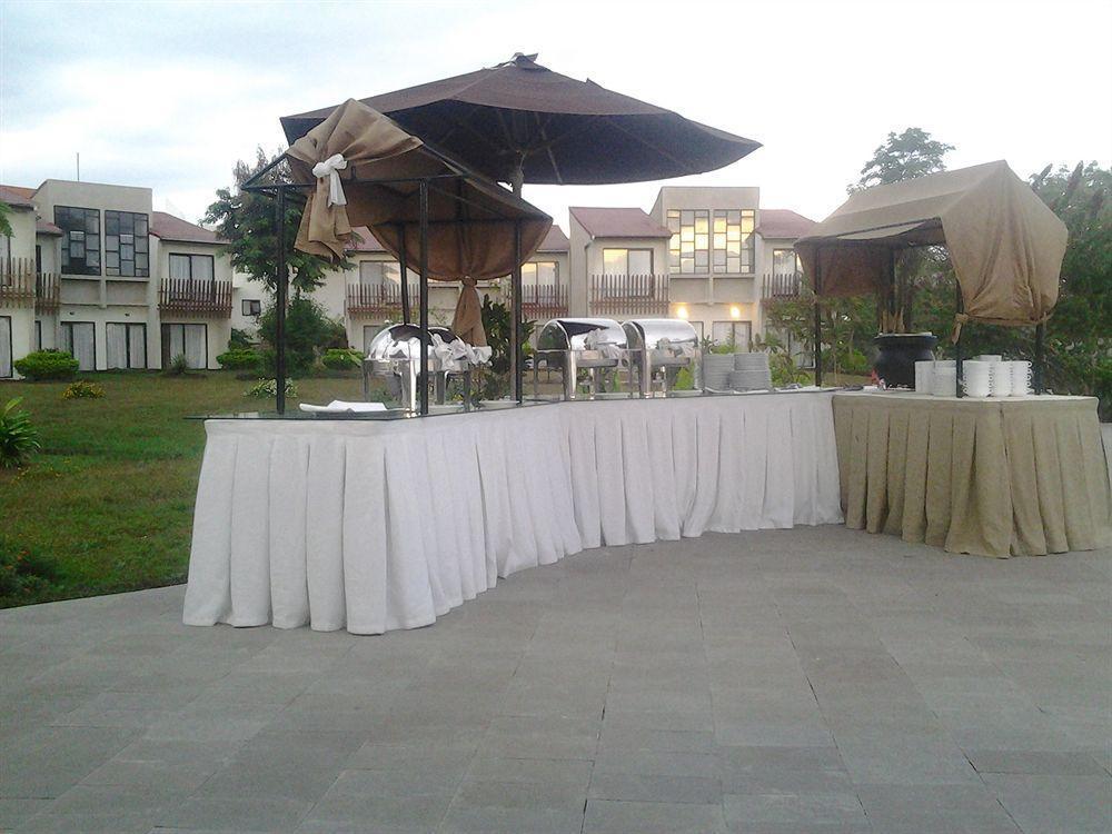 Luwansa Beach Resort Labuan Bajo Esterno foto