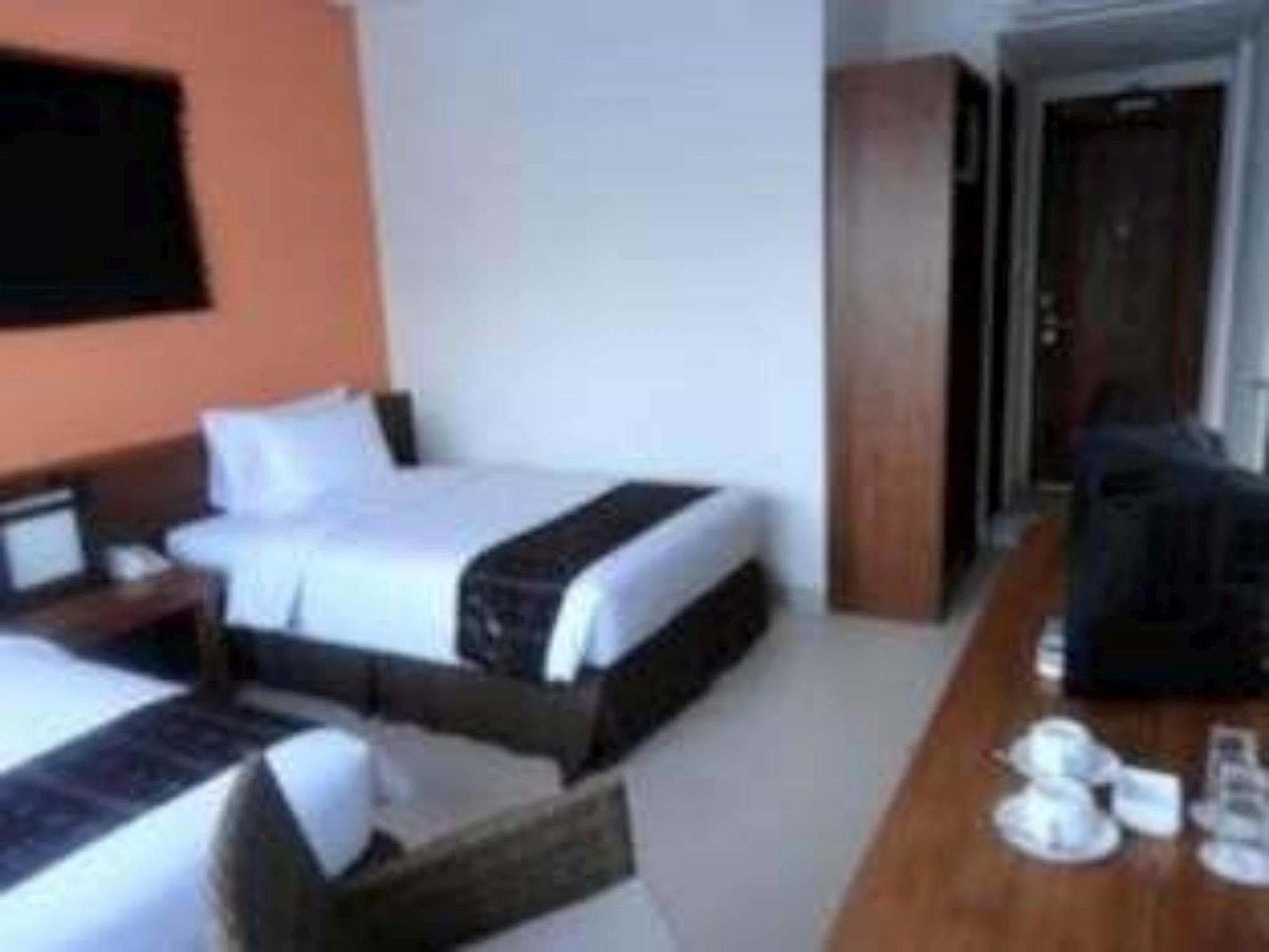 Luwansa Beach Resort Labuan Bajo Esterno foto