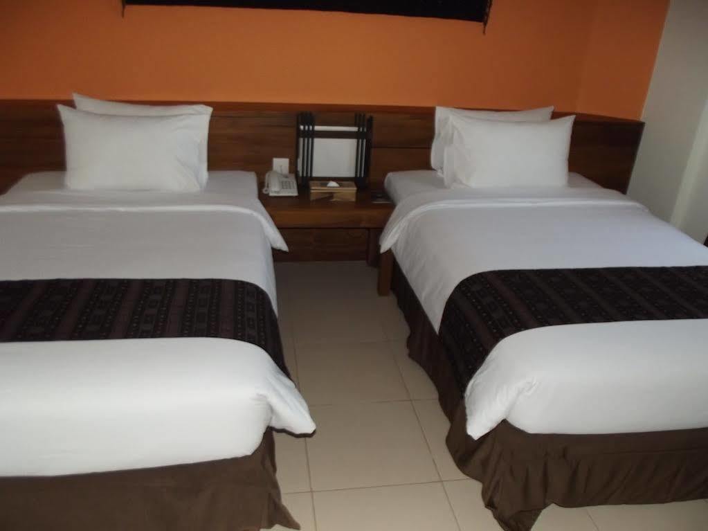 Luwansa Beach Resort Labuan Bajo Esterno foto