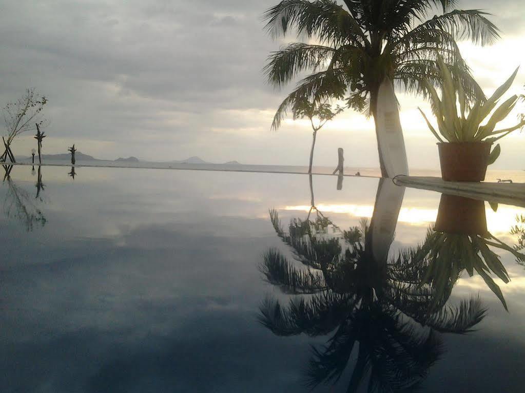 Luwansa Beach Resort Labuan Bajo Esterno foto