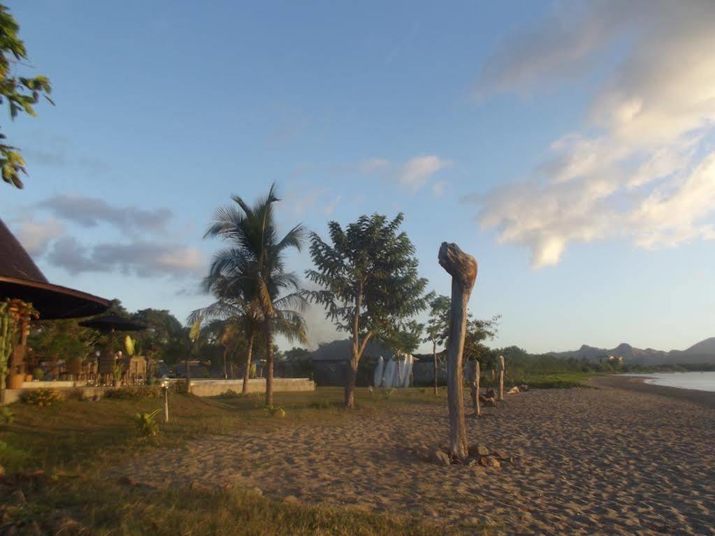 Luwansa Beach Resort Labuan Bajo Esterno foto