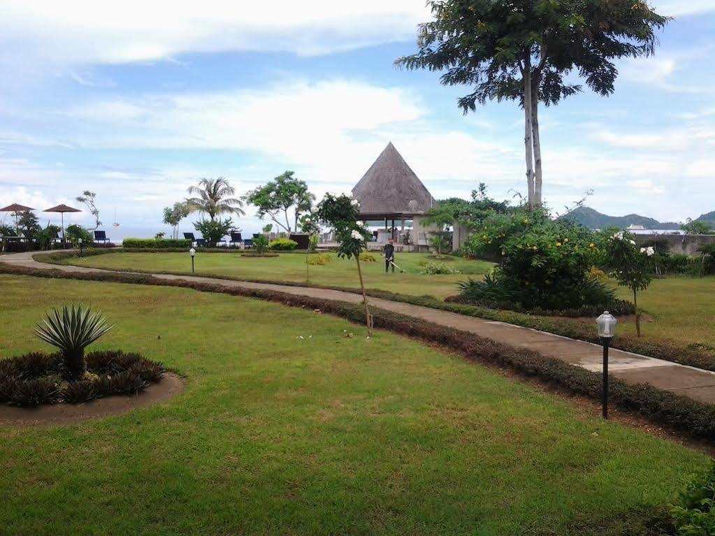 Luwansa Beach Resort Labuan Bajo Esterno foto