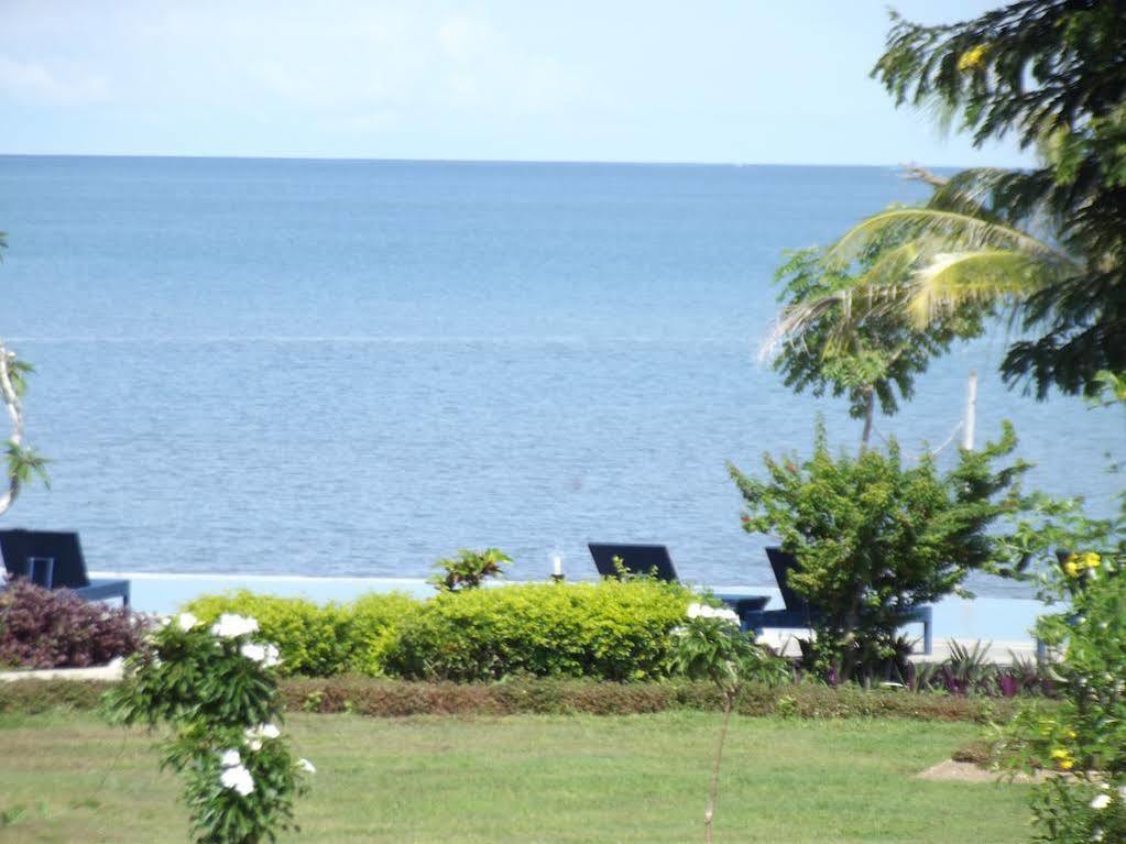 Luwansa Beach Resort Labuan Bajo Esterno foto