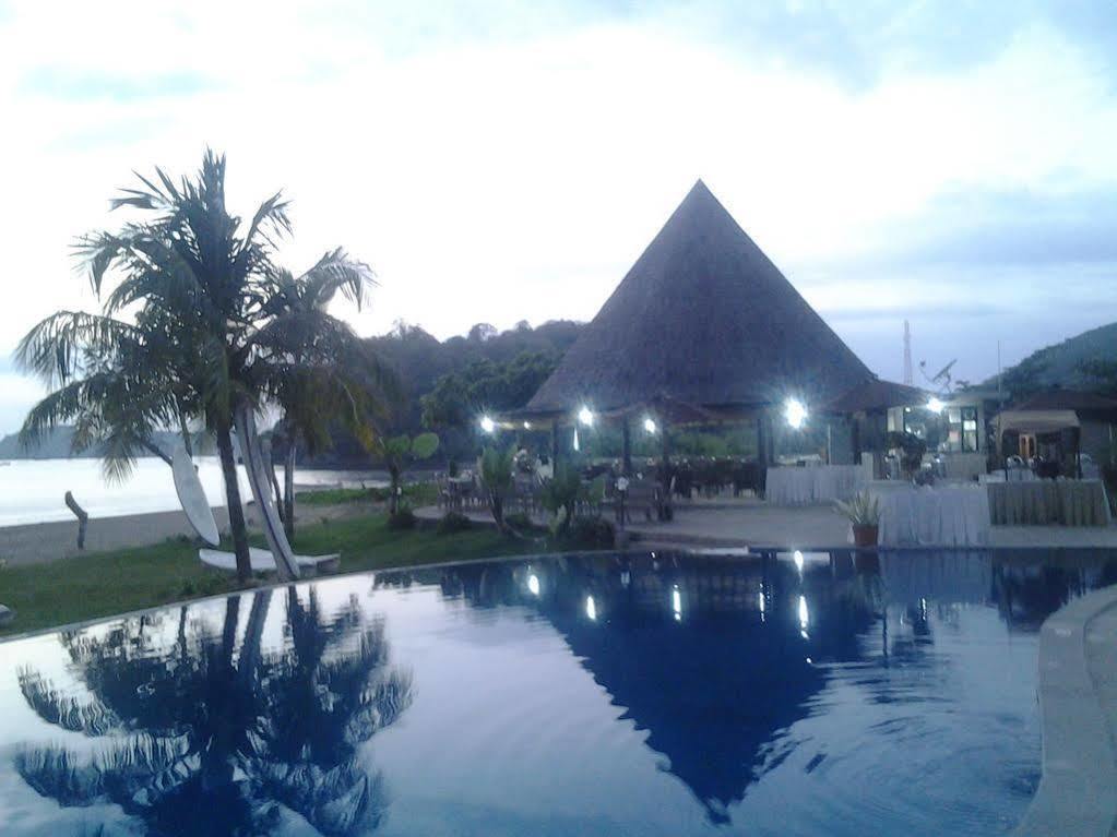 Luwansa Beach Resort Labuan Bajo Esterno foto